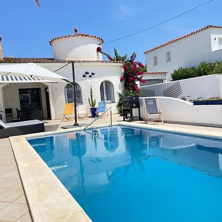 Charmante Villa Avec Piscine Dans Les Canaux Empuriabrava Buitenkant foto