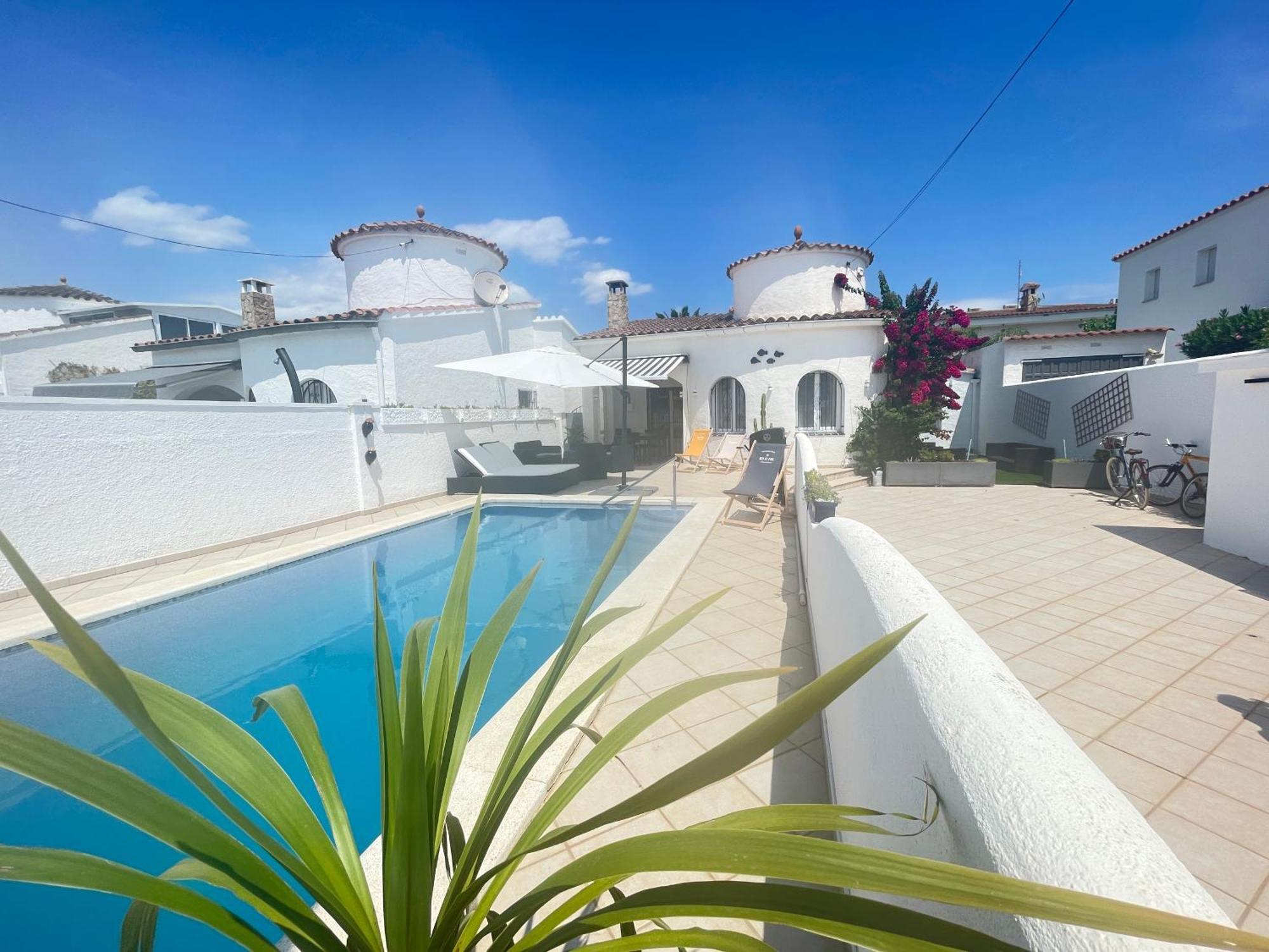 Charmante Villa Avec Piscine Dans Les Canaux Empuriabrava Buitenkant foto