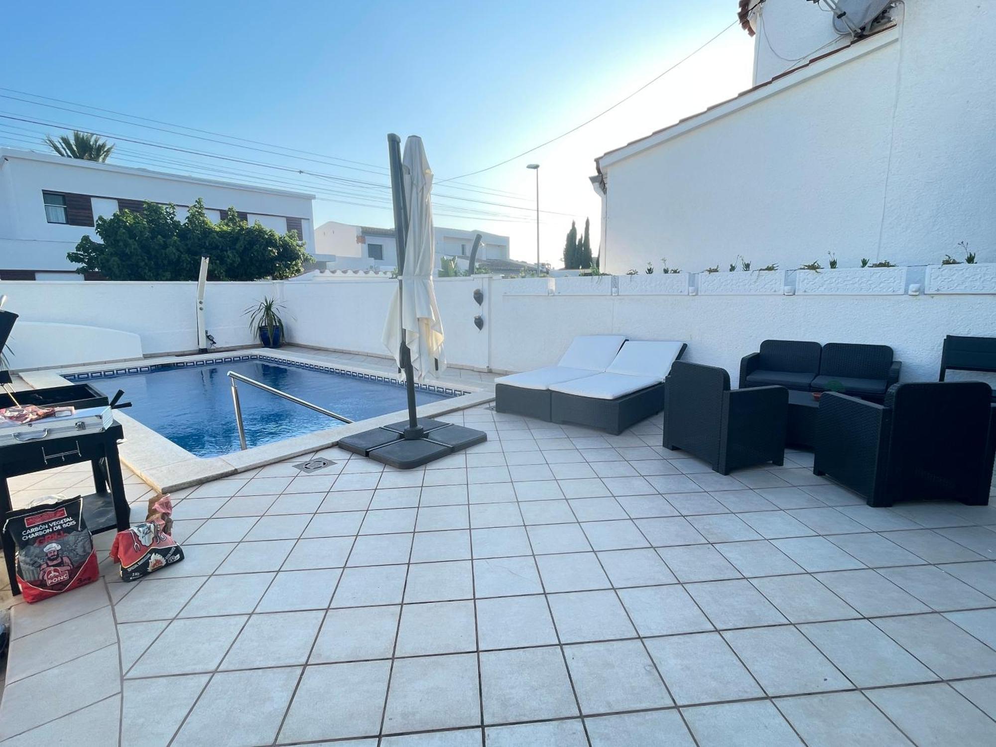 Charmante Villa Avec Piscine Dans Les Canaux Empuriabrava Buitenkant foto